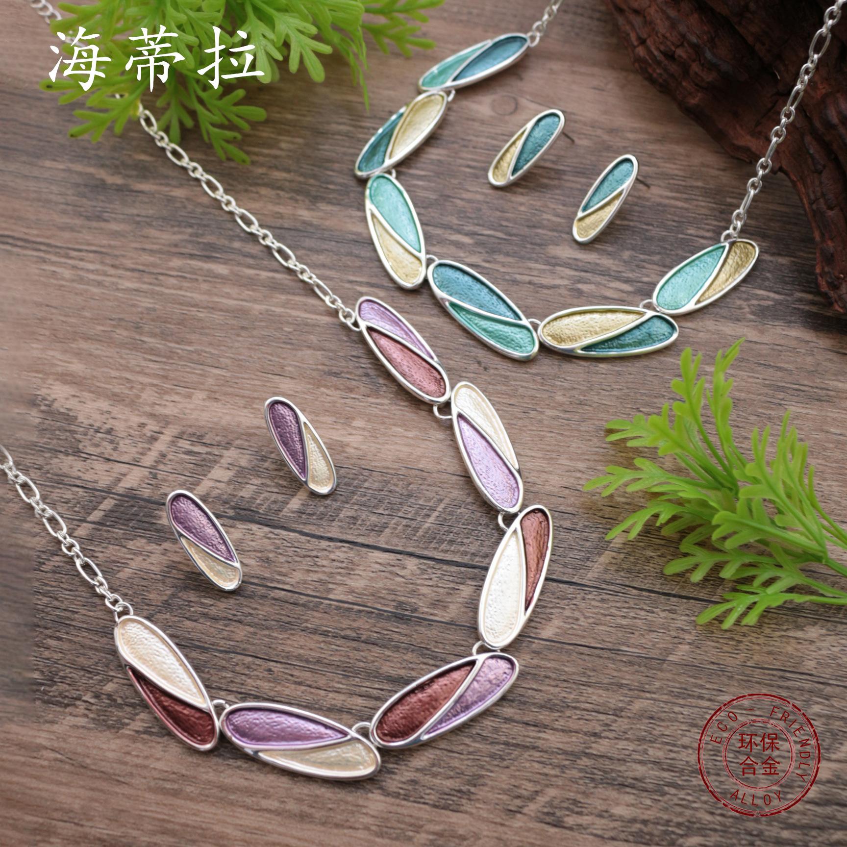 New enamel horse eye petal stud earrings necklace set, women s simple and high-end oval necklace.
New enamel horse eye petal stud earrings necklace set, women s simple and high-end oval necklace.
