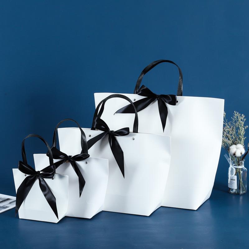 Rivet Spot Fine Dollar Treasure Handheld Gift & Jewelry Paper Bag
Rivet Spot Fine Dollar Treasure Handheld Gift & Jewelry Paper Bag