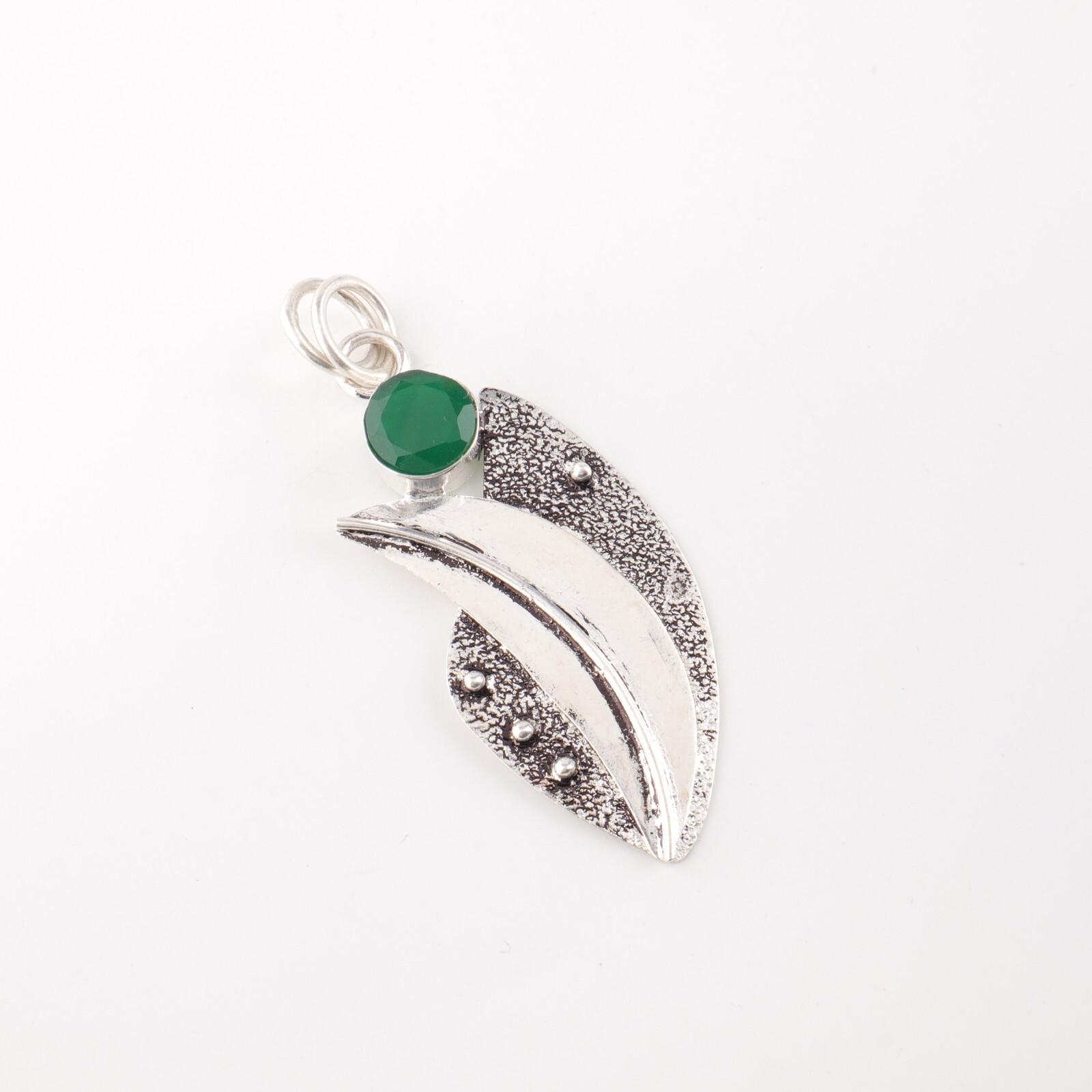 Natural Green Onyx Gemstone 925 Sterling Silver Jewelry Handmade Oxidize Pendant PP-36-19
Natural Green Onyx Gemstone 925 Sterling Silver Jewelry Handmade Oxidize Pendant PP-36-19