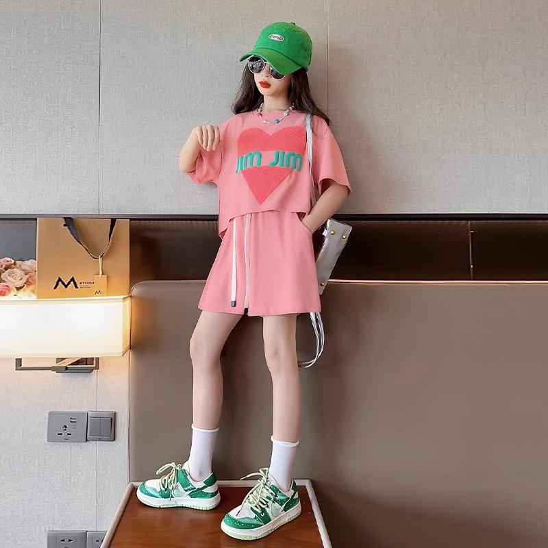 Модная спортивная одежда для девочек, лето 2025: Комплект из двух предметов с коротким рукавом и шортами для детей старшего возраста. 150 cm
Модная спортивная одежда для девочек, лето 2025: Комплект из двух предметов с коротким рукавом и шортами для детей старшего возраста. 150 cm