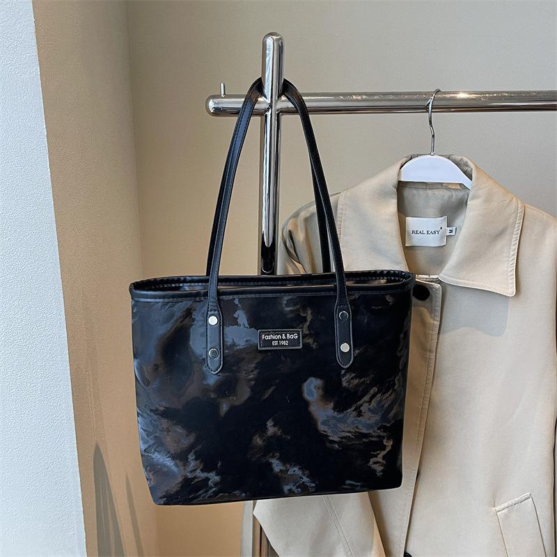 Высококлассная сумка под мышкой женская 2025 весна и лето новая модная трендовая сумка через плечо нишевая сумка-тоут
Высококлассная сумка под мышкой женская 2025 весна и лето новая модная трендовая сумка через плечо нишевая сумка-тоут