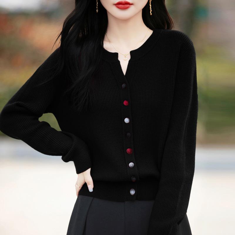 Весняний новий в язаний кардиган з V-подібним вирізом однотонного кольору зі смугастим кольоровим ґудзиком, вільний та універсальний топ XXL чорний
Весняний новий в язаний кардиган з V-подібним вирізом однотонного кольору зі смугастим кольоровим ґудзиком, вільний та універсальний топ XXL чорний