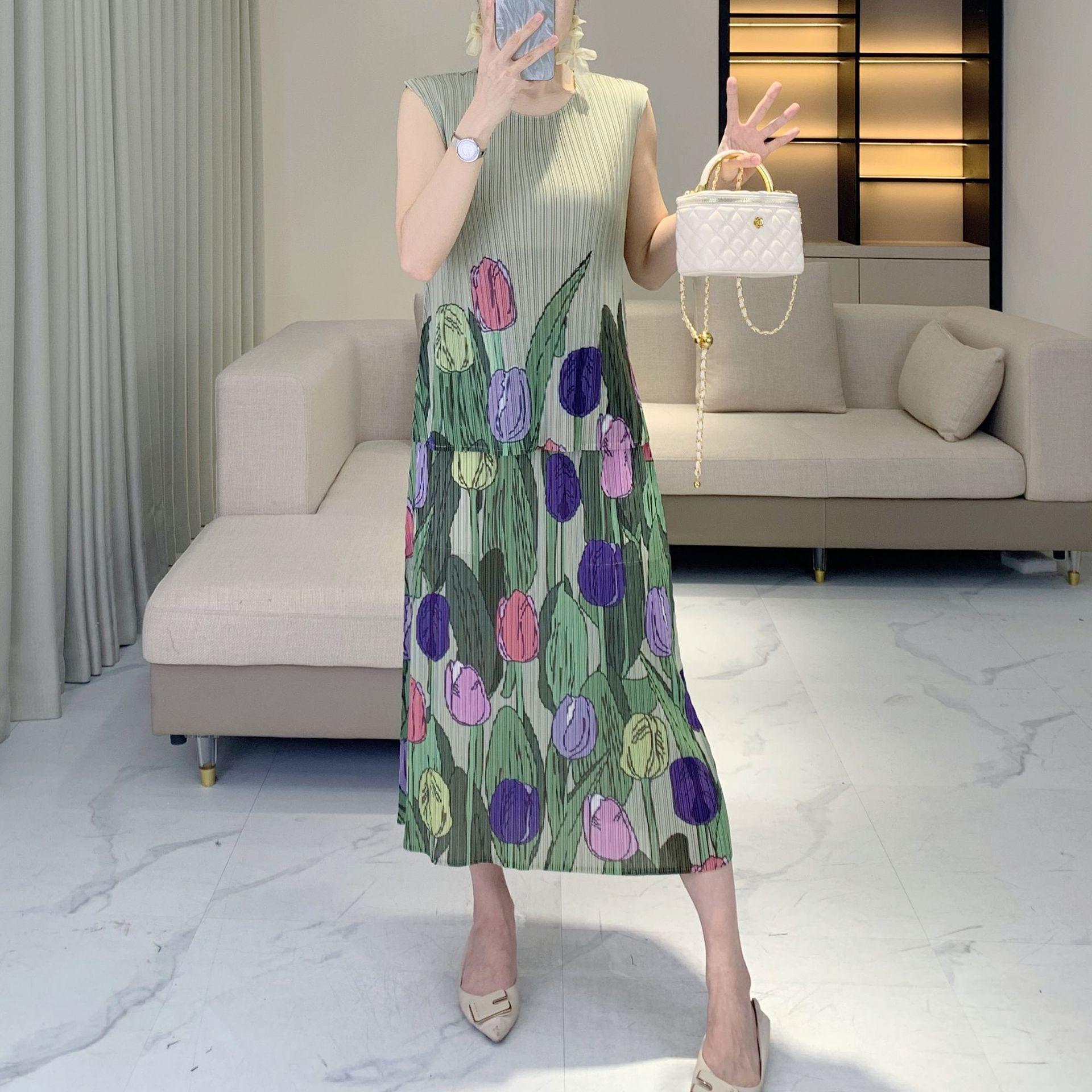 Chic Floral Two-Piece Set: Women s Tulip Print Vest Top & Midi Skirt One Size (45-75 kg)
Chic Floral Two-Piece Set: Women s Tulip Print Vest Top & Midi Skirt One Size (45-75 kg)