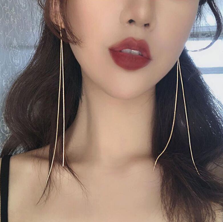 Серьги-кисточки из серебра 925 пробы с бриллиантами в виде бантиков
Серьги-кисточки из серебра 925 пробы с бриллиантами в виде бантиков