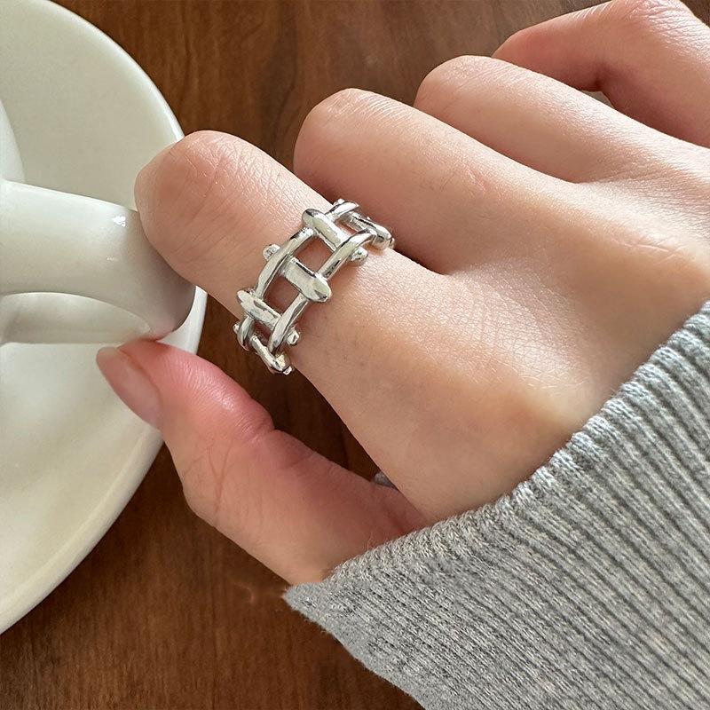 Дизайн ниши, неравномерный ажур, шахматное плетение, элитный дизайн, кольцо из тайского серебра 925 пробы, женская ниша, холодный ветер Adjustable opening 
Дизайн ниши, неравномерный ажур, шахматное плетение, элитный дизайн, кольцо из тайского серебра 925 пробы, женская ниша, холодный ветер Adjustable opening