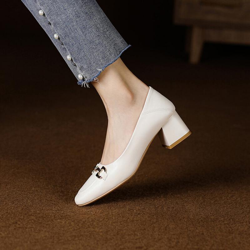 Новые удобные туфли с квадратным носком, женские, на среднем каблуке, большого размера, однотонные, резиновая подошва, повседневные, квадратный каблук, низкий верх, с открытым верхом, одинарные 39
Новые удобные туфли с квадратным носком, женские, на среднем каблуке, большого размера, однотонные, резиновая подошва, повседневные, квадратный каблук, низкий верх, с открытым верхом, одинарные 39