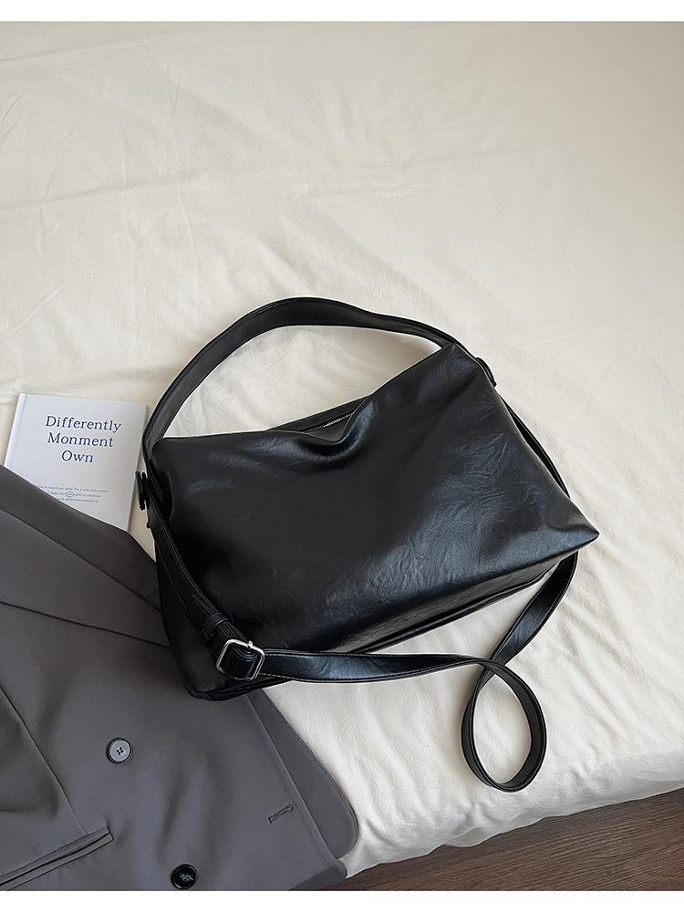 Корейская версия модной ретро сумки-тоут женская 2025 новая высококачественная вместительная сумка через плечо чёрный
Корейская версия модной ретро сумки-тоут женская 2025 новая высококачественная вместительная сумка через плечо чёрный