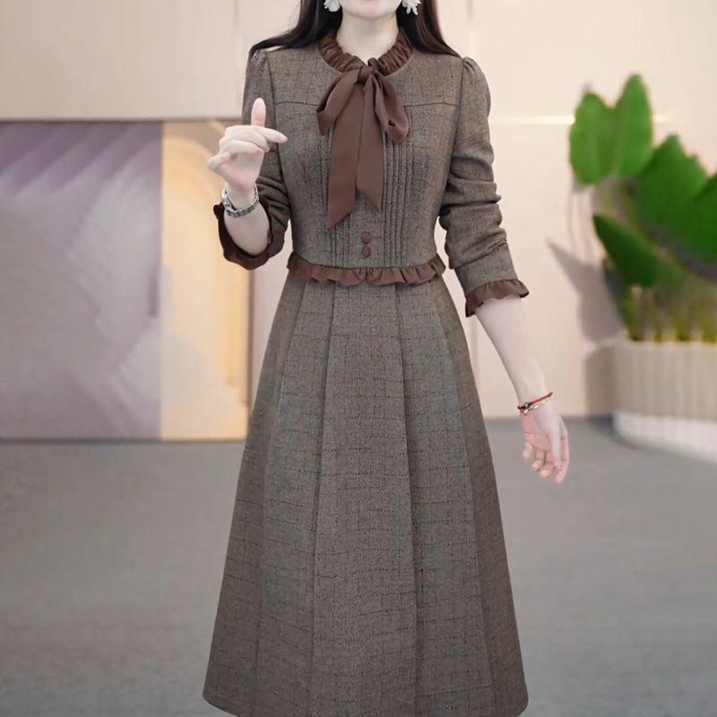 Elegant Thirteen Lines Women s Long-Sleeve Dress: 2024 Spring/Autumn Style for Fashionable, Noble, and Sophisticated Ladies. 4XL (suggested 141-155 lbs)
Elegant Thirteen Lines Women s Long-Sleeve Dress: 2024 Spring/Autumn Style for Fashionable, Noble, and Sophisticated Ladies. 4XL (suggested 141-155 lbs)