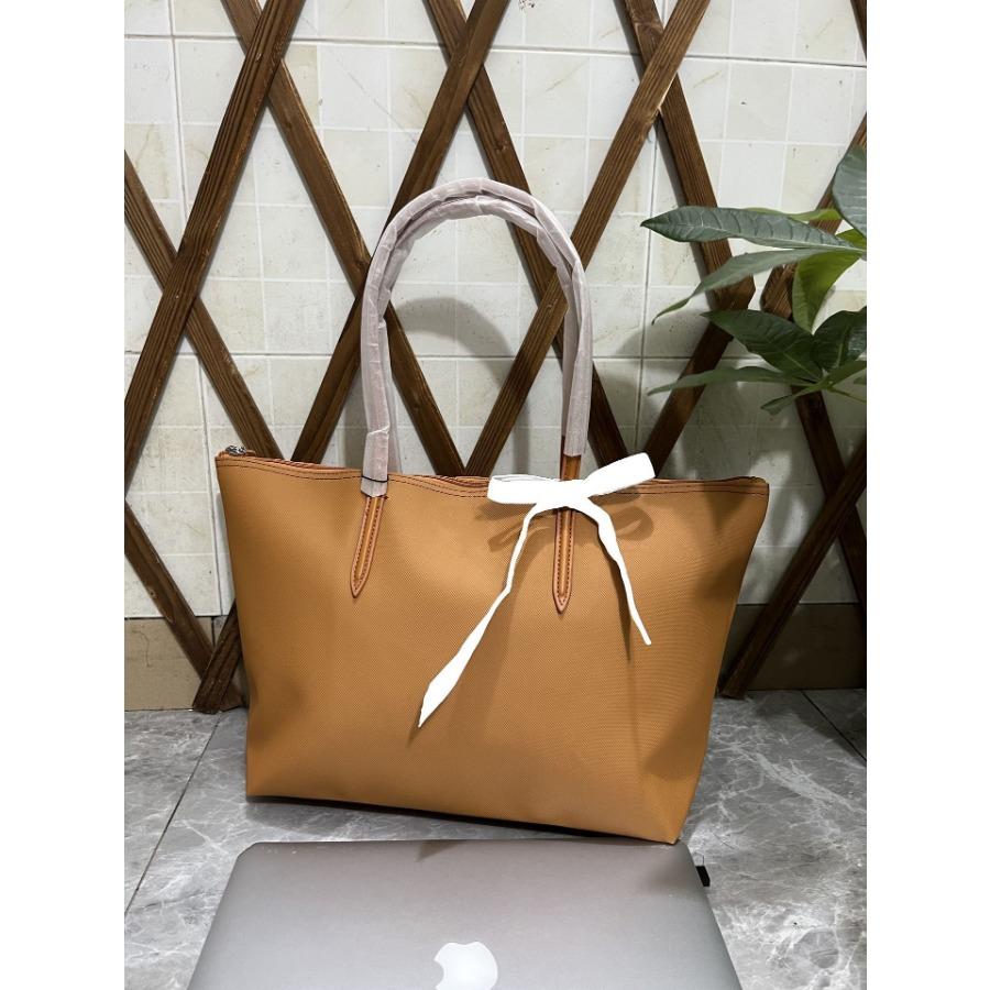 Жіноча Нова Велика Горизонтальна Сумка-Тоут Водонепроникний Стиль Сумка з Верхньою Ручкою
Жіноча Нова Велика Горизонтальна Сумка-Тоут Водонепроникний Стиль Сумка з Верхньою Ручкою