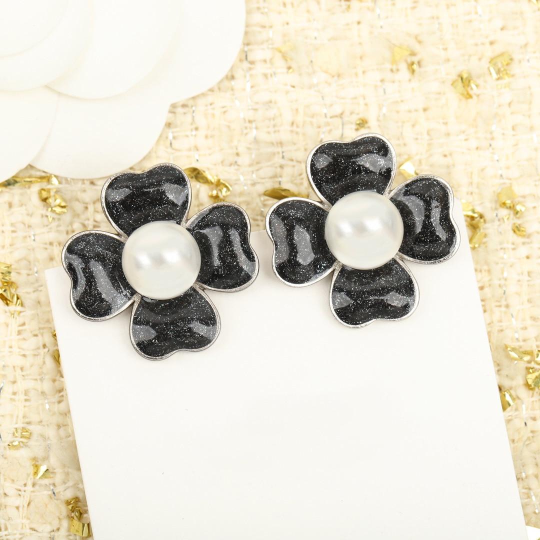 НОВИНКА 2023 года Горячая одежда Универсальные украшения Модные, простые Черные солнечные серьги Голубь Четырехлистный цветок Жемчужные серьги