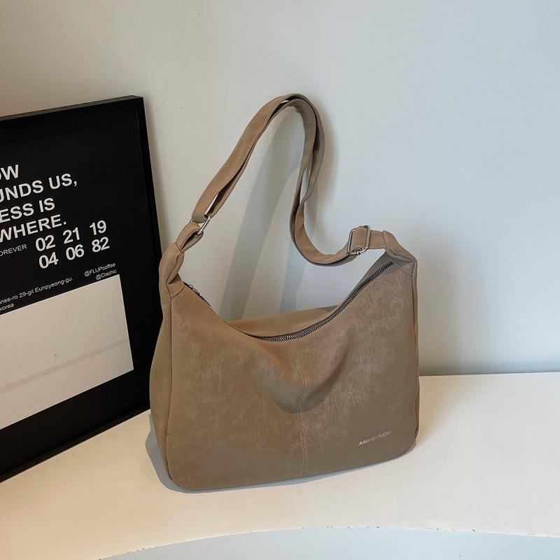 New Hobo Bag Comfortable and Versatile Crossbody Bags Large Capacity Casual Shoulder Bag Vintage College Commuter Lazy Style
New Hobo Bag Comfortable and Versatile Crossbody Bags Large Capacity Casual Shoulder Bag Vintage College Commuter Lazy Style