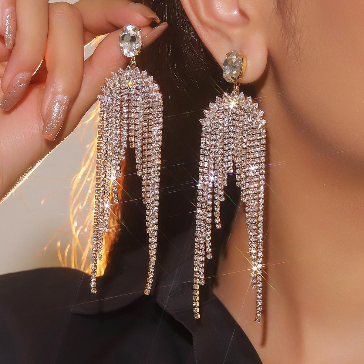 Explosive long fringed pendant earrings
Explosive long fringed pendant earrings