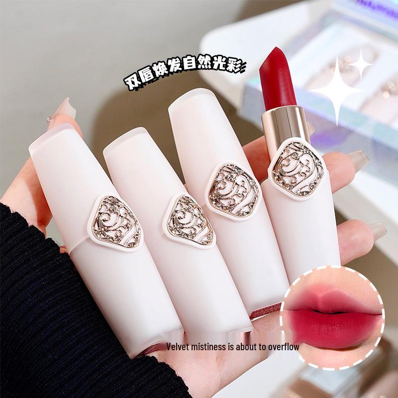 Long-lasting Waterproof Matte Lipstick - Non-drying, Smooth, and Brightening Velvet Finish
Long-lasting Waterproof Matte Lipstick - Non-drying, Smooth, and Brightening Velvet Finish