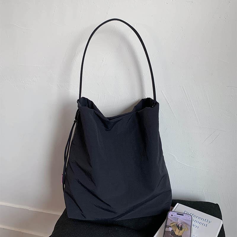 Large-capacity Crossbody Bag Pleated Fashionable Single-shoulder Bag Casual Commuting Bag High Appearance Level чорний
Large-capacity Crossbody Bag Pleated Fashionable Single-shoulder Bag Casual Commuting Bag High Appearance Level чорний