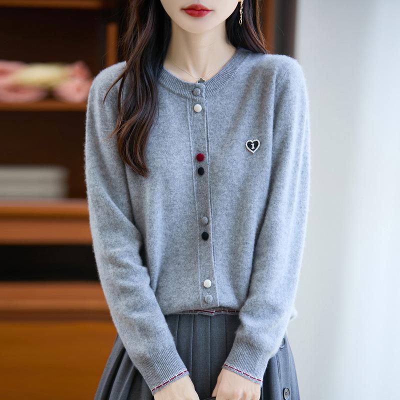 Women s 100% Pure Wool Loose Fit Knitted Cardigan with Colorful Buttons - Autumn/Winter 2025 Collection XL сірий колір
Women s 100% Pure Wool Loose Fit Knitted Cardigan with Colorful Buttons - Autumn/Winter 2025 Collection XL сірий колір