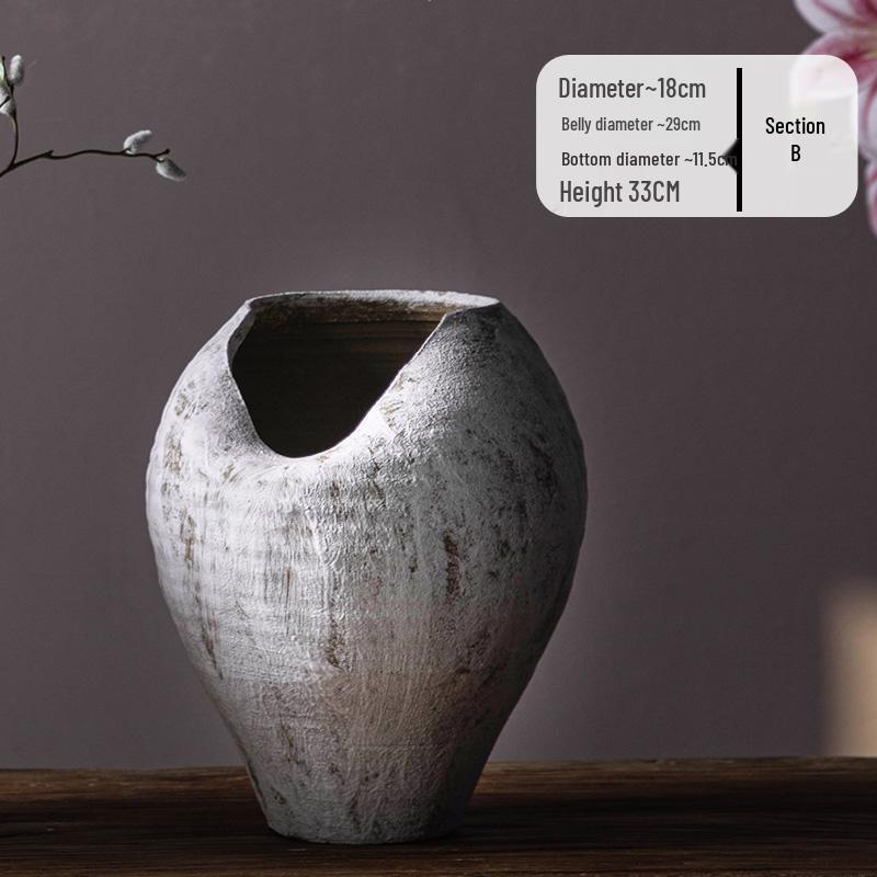 Незглазурована керамічна ваза в стилі Вабі-Сабі: Теракотовий керамічний вазон-квіткорозсадник для ретро-вітальні або обіднього столу.
Незглазурована керамічна ваза в стилі Вабі-Сабі: Теракотовий керамічний вазон-квіткорозсадник для ретро-вітальні або обіднього столу.