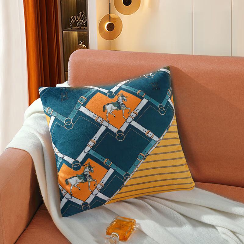 Подушка-плед из кристального велюра-трансформер для дневного сна в офисе
Подушка-плед из кристального велюра-трансформер для дневного сна в офисе