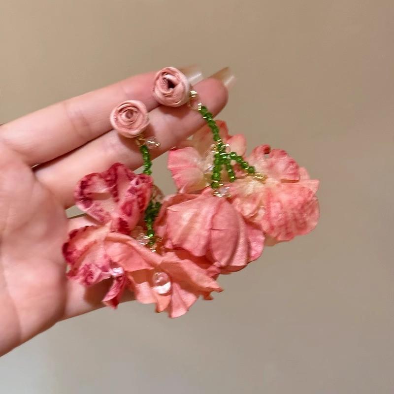 Весна и лето 2024 г. Серьги-цветы из бисера «Сказочный лес» — универсальные и милые для девочек
Весна и лето 2024 г. Серьги-цветы из бисера «Сказочный лес» — универсальные и милые для девочек