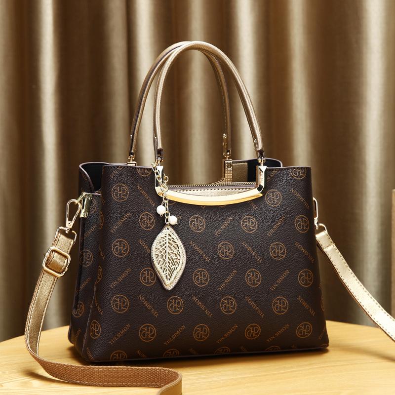 Premium bag women s 2025 new four-season foreign-style messenger bag middle-aged shoulder handbag women s bag кавовий
Premium bag women s 2025 new four-season foreign-style messenger bag middle-aged shoulder handbag women s bag кавовий