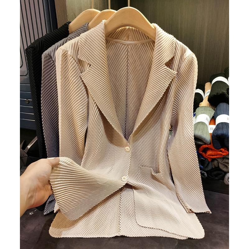 Кардиган женский плиссированный Miyake Чешуя дракона - Осенняя куртка с длинным рукавом на двух пуговицах One Size
Кардиган женский плиссированный Miyake Чешуя дракона - Осенняя куртка с длинным рукавом на двух пуговицах One Size