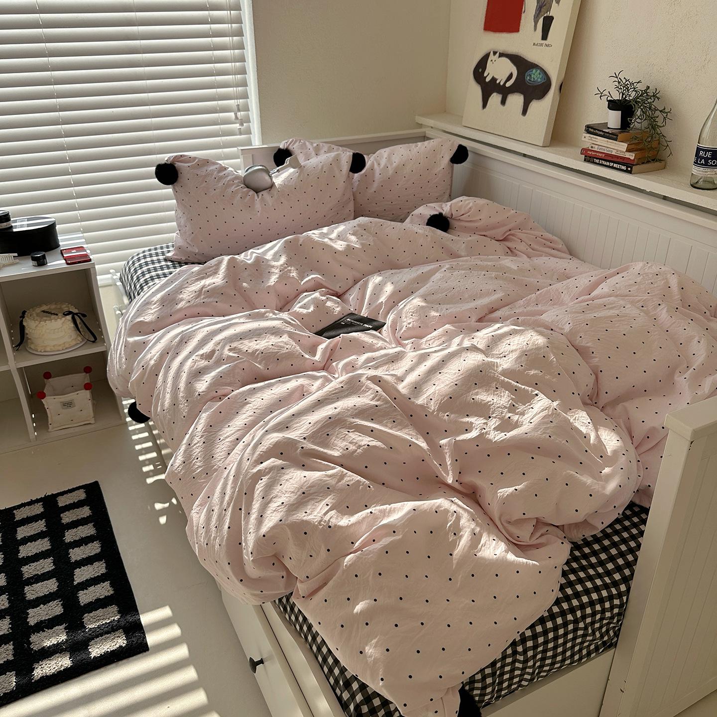 Inspired Korean Miss Style: Girly Pink Polka Dot Pompom Cotton Bedding Set 1.2m Sheet type 3-piece (150*200cm quilt cover)
Inspired Korean Miss Style: Girly Pink Polka Dot Pompom Cotton Bedding Set 1.2m Sheet type 3-piece (150*200cm quilt cover)