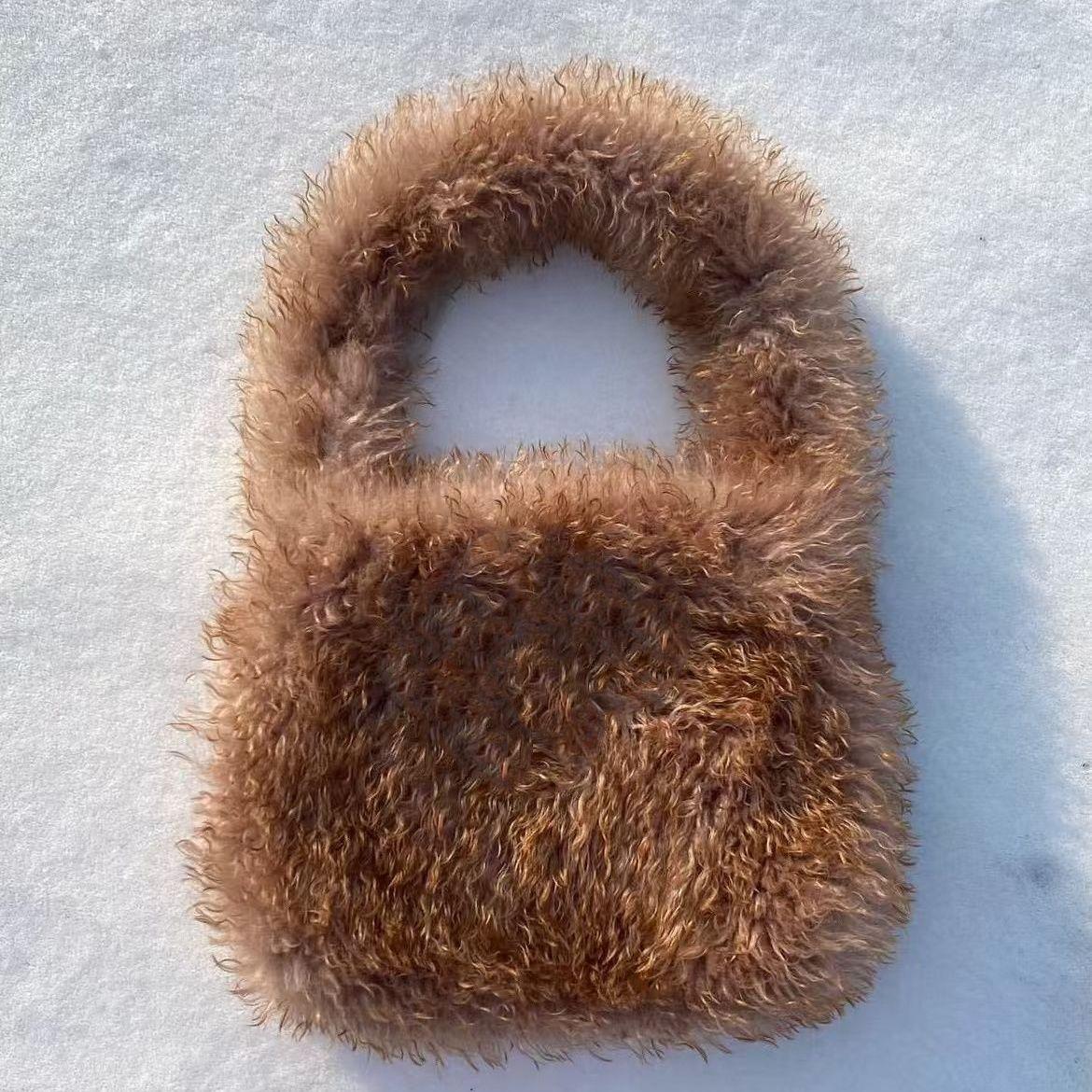 Осенне-зимняя плюшевая сумка-тоут, пушистая сумка, большая вместимость, сумка-мессенджер, сумка на плечо, зимняя пушистая сумка, женская коричневый
Осенне-зимняя плюшевая сумка-тоут, пушистая сумка, большая вместимость, сумка-мессенджер, сумка на плечо, зимняя пушистая сумка, женская коричневый