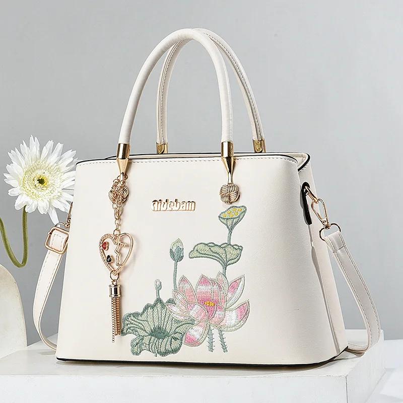 Fashionable Versatile Women s Handbag Classic Embroidered Shoulder Bag High-quality Casual Crossbody Bag Large Capacity Tote Bag 30x13x21cm
Fashionable Versatile Women s Handbag Classic Embroidered Shoulder Bag High-quality Casual Crossbody Bag Large Capacity Tote Bag 30x13x21cm
