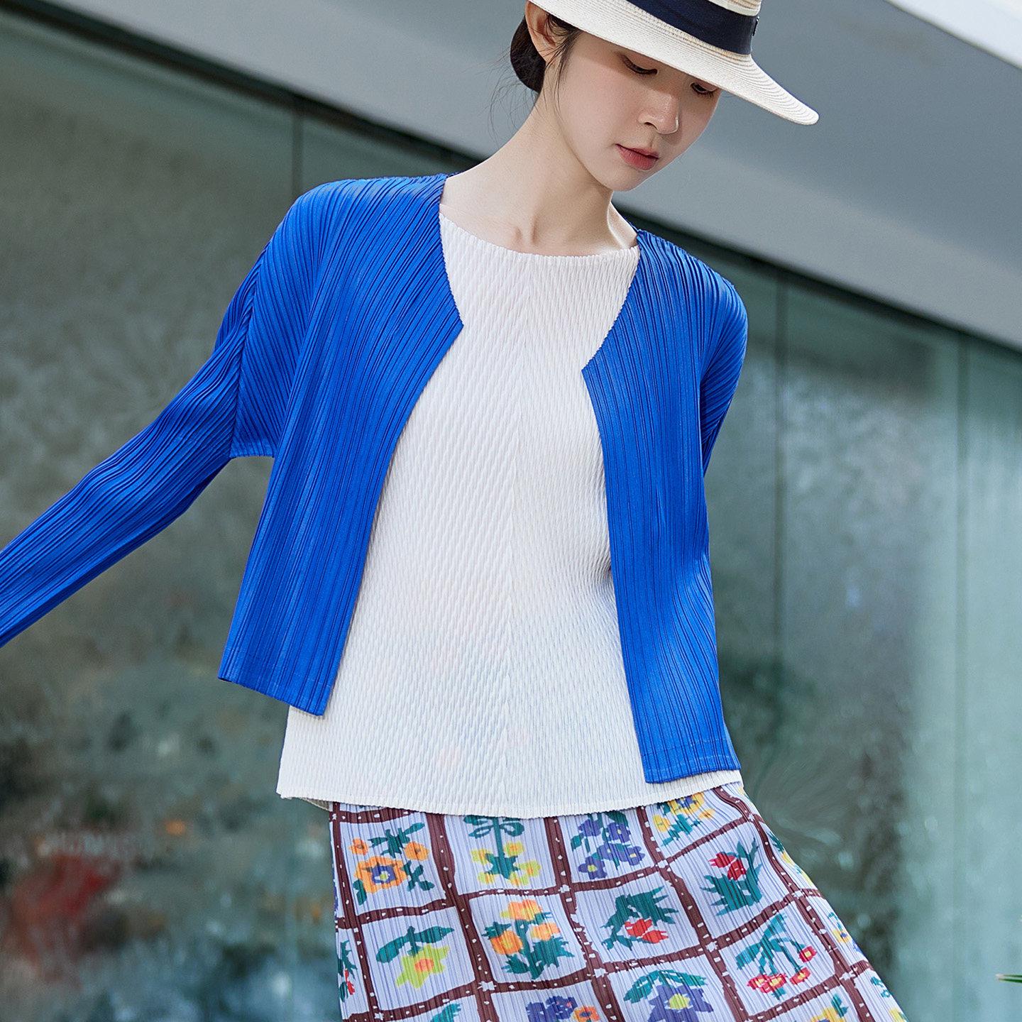 Pleats 2026 Miyake High-End Blue Cardigan & Printed Pleated Skirt Women s Summer Set One Size
Pleats 2026 Miyake High-End Blue Cardigan & Printed Pleated Skirt Women s Summer Set One Size
