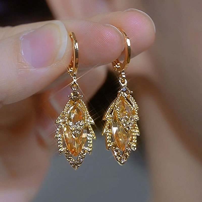 Luxury Brown Zircon Leaf Pendant Earrings For Women Fashion Shiny Crystal Temperament Ear Buckle Party Jewelry Birthday Gifts
Luxury Brown Zircon Leaf Pendant Earrings For Women Fashion Shiny Crystal Temperament Ear Buckle Party Jewelry Birthday Gifts
