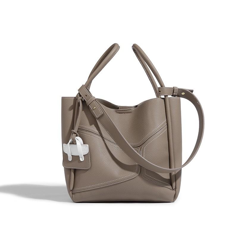 Unique design basket bag for women 2024 new model bucket bag large capacity tote bag soft leather shoulder underarm bag серый
Unique design basket bag for women 2024 new model bucket bag large capacity tote bag soft leather shoulder underarm bag серый
