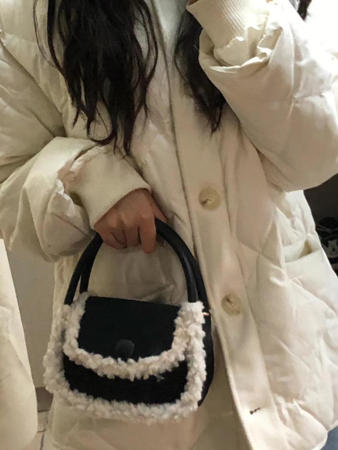 Plush Bag Women S Autumn And Winter Tide Retro Korean Portable Small Square Bag Versatile Shoulder Messenger Bag чорний
Plush Bag Women S Autumn And Winter Tide Retro Korean Portable Small Square Bag Versatile Shoulder Messenger Bag чорний