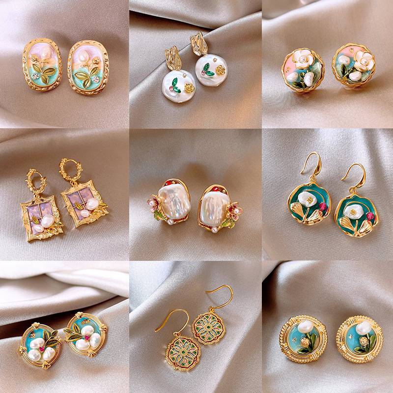 Oval oil dripping flower pearl stud earrings retro light luxury high-end stud earrings temperament versatile earrings
Oval oil dripping flower pearl stud earrings retro light luxury high-end stud earrings temperament versatile earrings