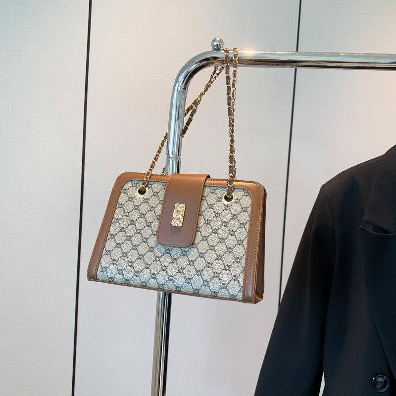 Ретро мода маленькая квадратная сумка женская 2025 лето новая темпераментная контрастного цвета сумка на плечо трендовая ромбовидная сумка-цепочка с принтом хаки
Ретро мода маленькая квадратная сумка женская 2025 лето новая темпераментная контрастного цвета сумка на плечо трендовая ромбовидная сумка-цепочка с принтом хаки