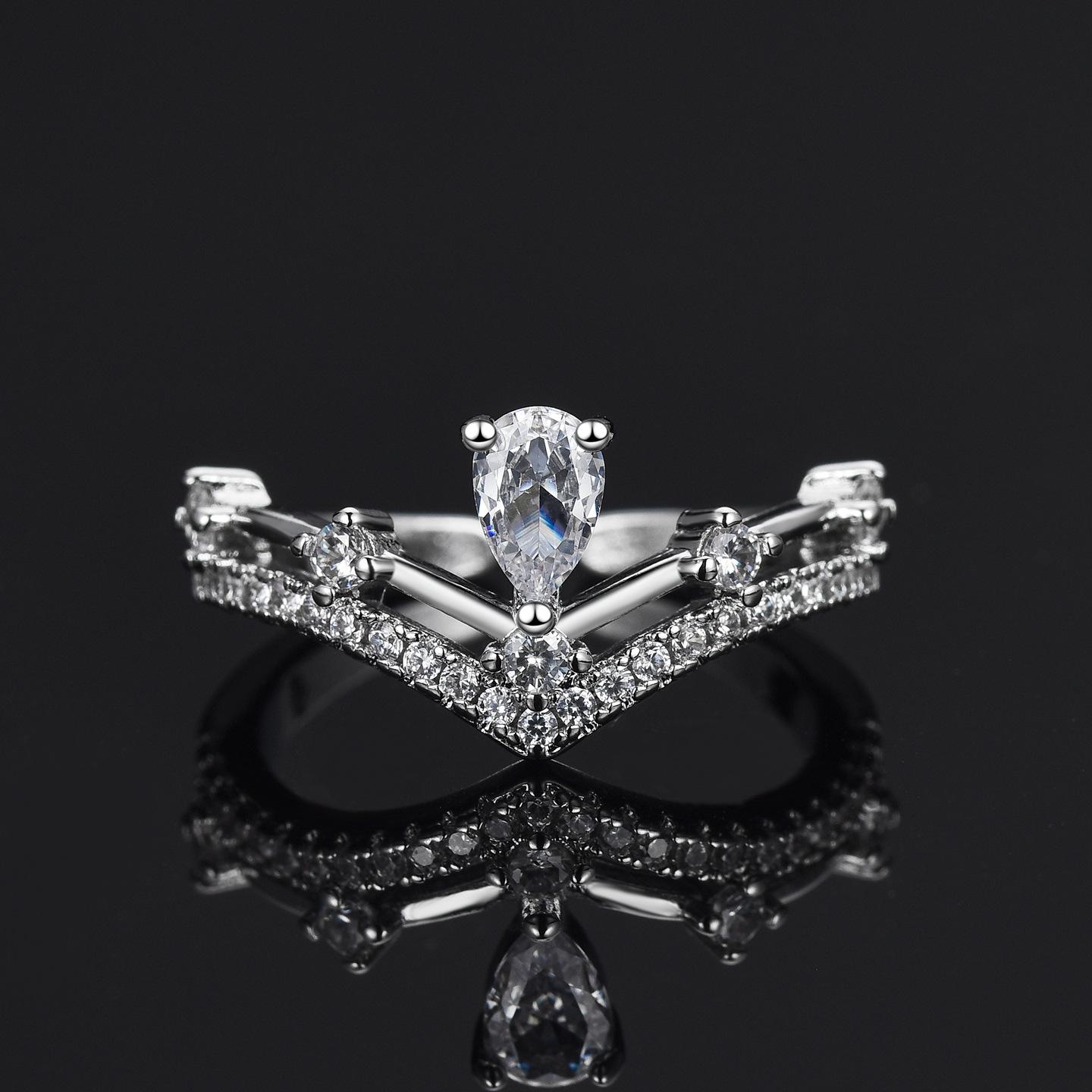 Princess Crown V-shaped Diamond Ring for Women: Luxurious Fashion Engagement Jewelry Adjustable
Princess Crown V-shaped Diamond Ring for Women: Luxurious Fashion Engagement Jewelry Adjustable