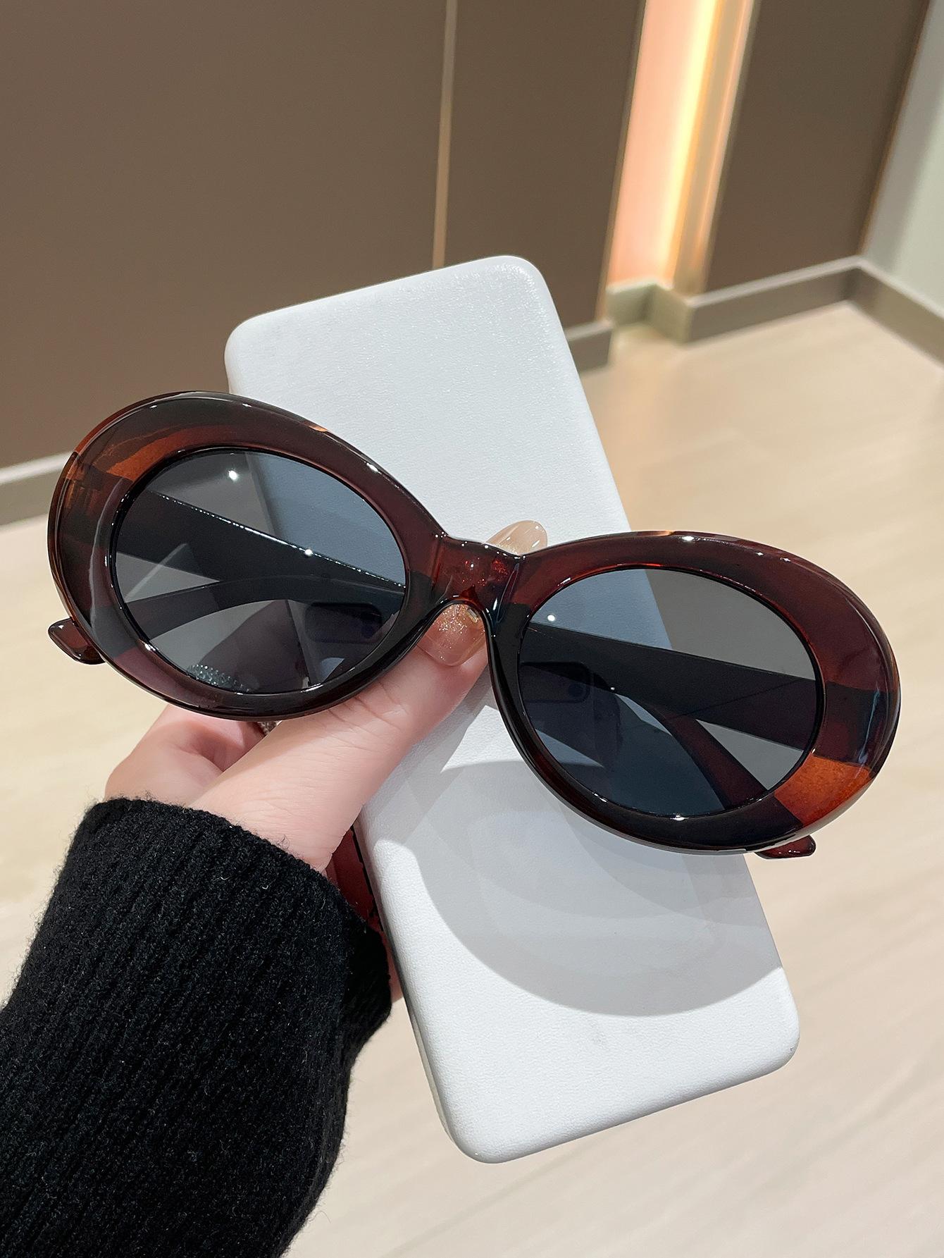 For Women Stylish Small Frame Oval Sunglasses Latest Cool Multi Color Style Glasses Retro Designer Shades UV 400 Protection Eyewear 1PC
For Women Stylish Small Frame Oval Sunglasses Latest Cool Multi Color Style Glasses Retro Designer Shades UV 400 Protection Eyewear 1PC