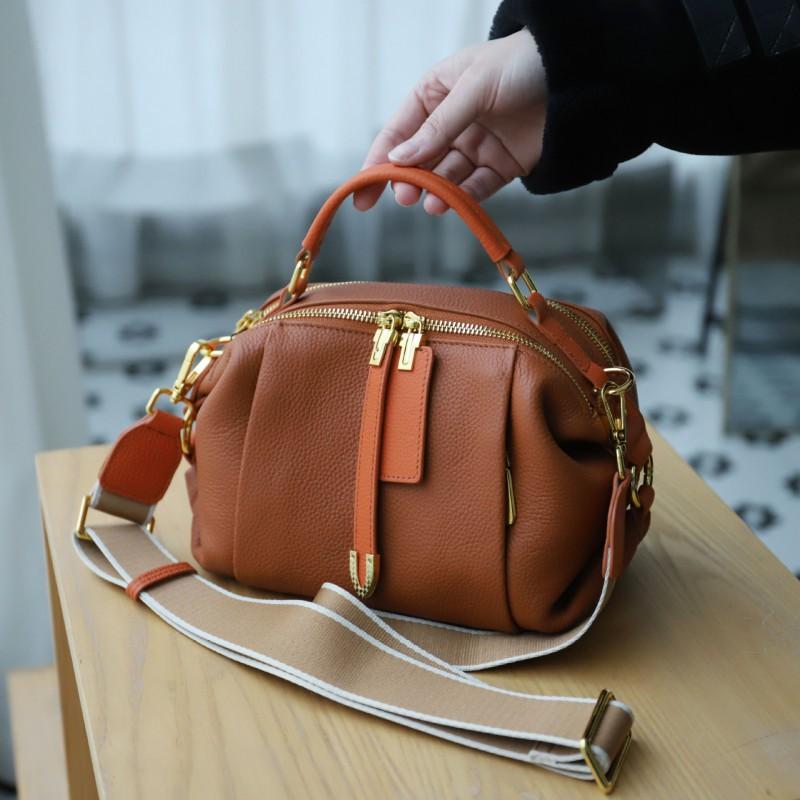Boston Bag Genuine Leather Women s Fashionable All-matching Small Square High-end Contrasting Color Handbag Cross-slung Tote Length 24 width 14 height 16CM золотий коричневий колір
Boston Bag Genuine Leather Women s Fashionable All-matching Small Square High-end Contrasting Color Handbag Cross-slung Tote Length 24 width 14 height 16CM золотий коричневий колір