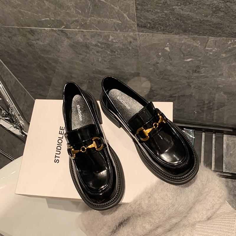 Spring new retro metal buckle loafers leather round head light mouth black small leather shoes women C99-1 39
Spring new retro metal buckle loafers leather round head light mouth black small leather shoes women C99-1 39