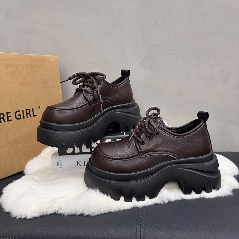 Платформенные маленькие кожаные туфли женские в британском стиле осень 2025 новые французские черные одинарные туфли с увеличением роста на шнуровке лоферы-маффины 40 коричневый
Платформенные маленькие кожаные туфли женские в британском стиле осень 2025 новые французские черные одинарные туфли с увеличением роста на шнуровке лоферы-маффины 40 коричневый