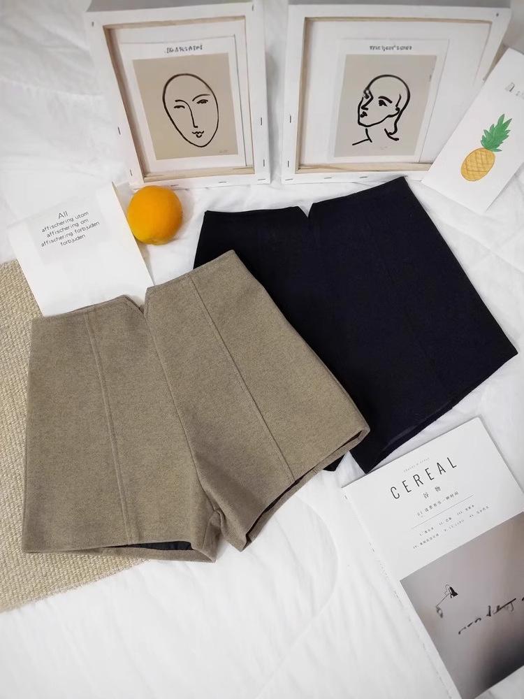 Plus Size Women’s High Waist Woolen Shorts - A-Line Booty Style for Autumn/Winter 2024. XL
Plus Size Women’s High Waist Woolen Shorts - A-Line Booty Style for Autumn/Winter 2024. XL