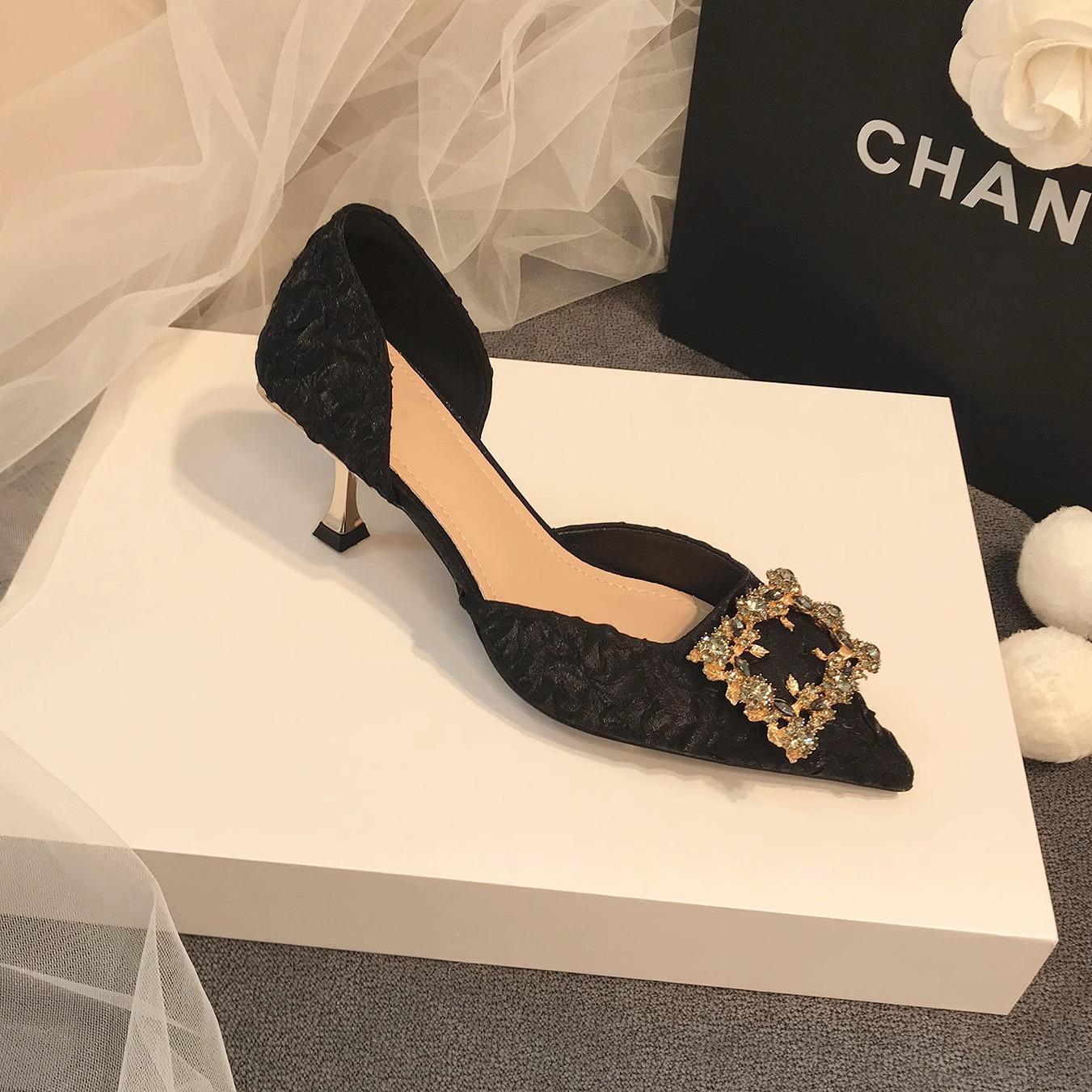 New square buckle rhinestone temperament high heels women are not tired feet thin heels pointed single shoes wedding shoes bridesmaid shoes 34
New square buckle rhinestone temperament high heels women are not tired feet thin heels pointed single shoes wedding shoes bridesmaid shoes 34