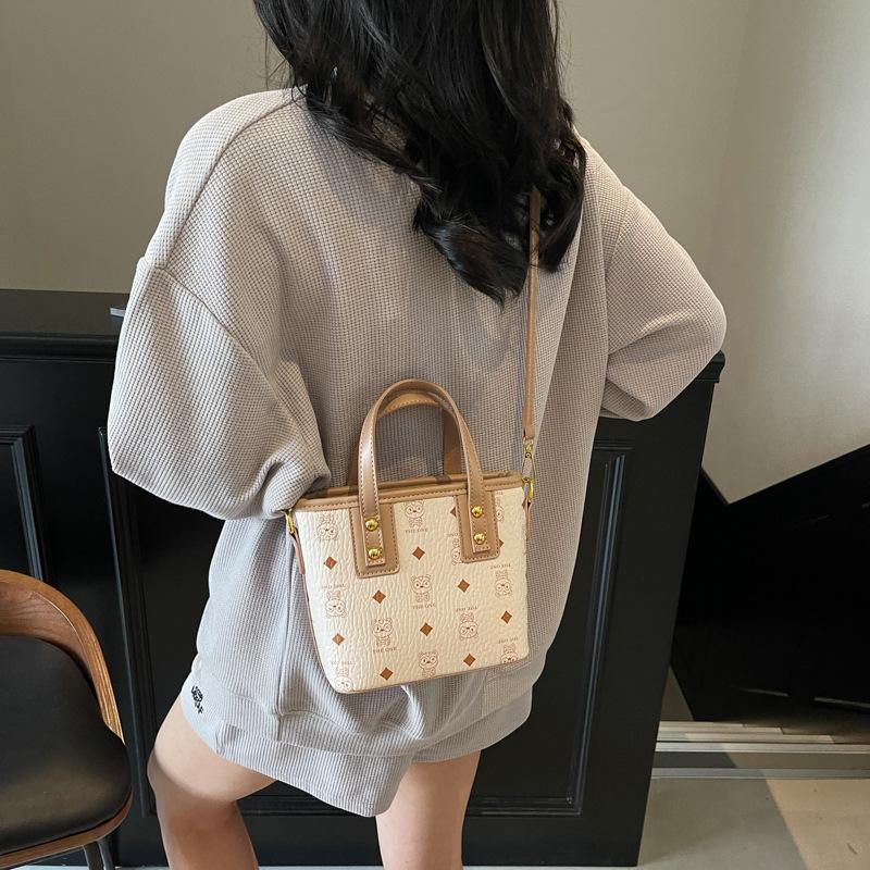 Bags women s bags new summer fashion messenger bags versatile retro portable shoulder bucket bags
Bags women s bags new summer fashion messenger bags versatile retro portable shoulder bucket bags