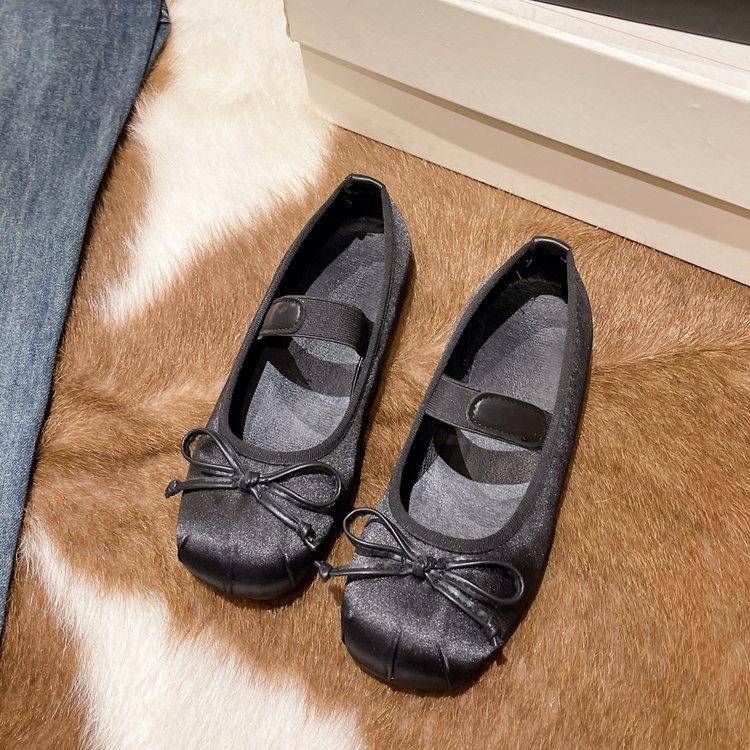 Весенние новые туфли Мэри Джейн с круглым носком и бантом, женские атласные туфли для улицы, балетки розовые на французском плоском каблуке 40 чёрный
Весенние новые туфли Мэри Джейн с круглым носком и бантом, женские атласные туфли для улицы, балетки розовые на французском плоском каблуке 40 чёрный