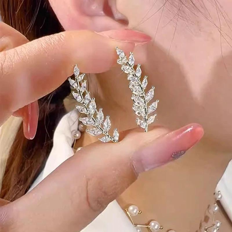 Huitan Exquisite Leaf Stud Earrings with Shiny Cubic Zirconia Versatile Gorgeous Wedding Zircon Chic Daily Accessory for Women
Huitan Exquisite Leaf Stud Earrings with Shiny Cubic Zirconia Versatile Gorgeous Wedding Zircon Chic Daily Accessory for Women