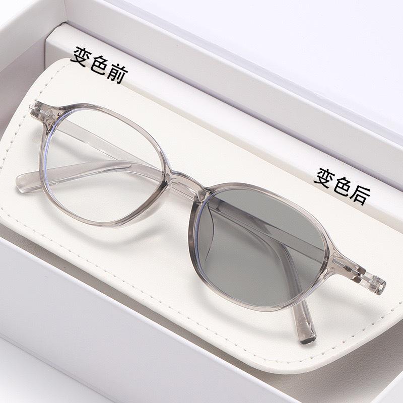 Retro Round Photochromic Anti-Blue Light Lightweight Myopia Glasses with Face-Slimming HD Lenses
Retro Round Photochromic Anti-Blue Light Lightweight Myopia Glasses with Face-Slimming HD Lenses