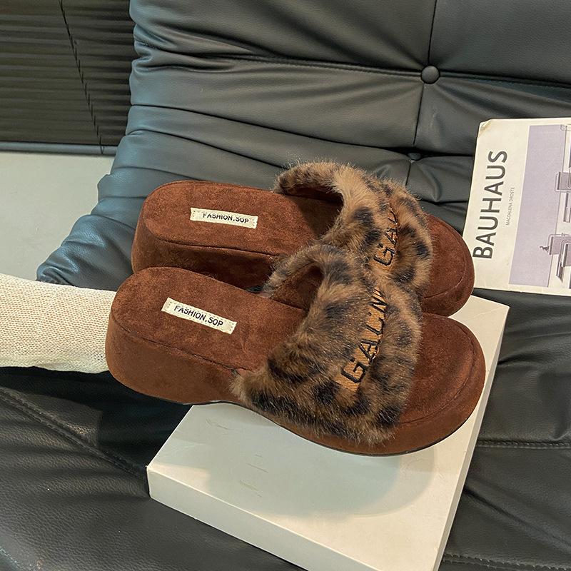 2025 autumn and winter new Korean version square head temperament one word high sense thick bottom fashion versatile fluffy slippers women 40 леопардовый
2025 autumn and winter new Korean version square head temperament one word high sense thick bottom fashion versatile fluffy slippers women 40 леопардовый