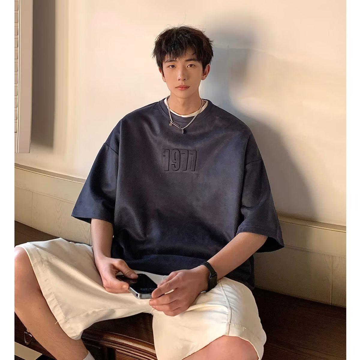 Мужская футболка с коротким рукавом, летние свободные модные футболки с половиной рукавом для мужчин, топ с круглым вырезом, корейский мужской тренд, простой мужской топ с принтом
Мужская футболка с коротким рукавом, летние свободные модные футболки с половиной рукавом для мужчин, топ с круглым вырезом, корейский мужской тренд, простой мужской топ с принтом