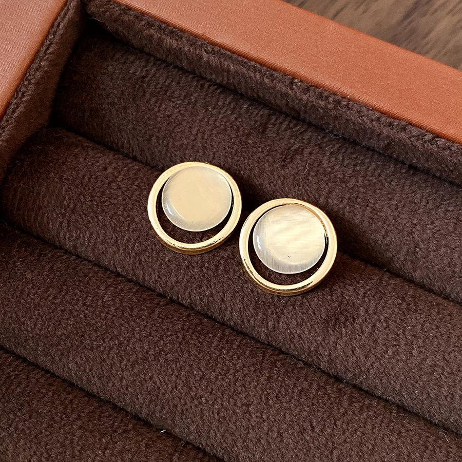 Silver needle resin round stud earrings Korean new niche design sense fashion exquisite earrings light luxury high sense earrings
Silver needle resin round stud earrings Korean new niche design sense fashion exquisite earrings light luxury high sense earrings