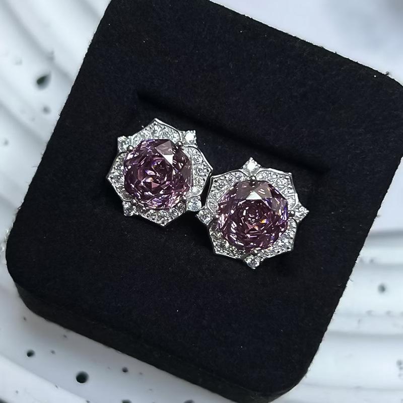Hui Zhiyi S925 Silver Stud Earrings with 8.0mm Rose Purple Millennium Cut Stone 925 Silver
Hui Zhiyi S925 Silver Stud Earrings with 8.0mm Rose Purple Millennium Cut Stone 925 Silver