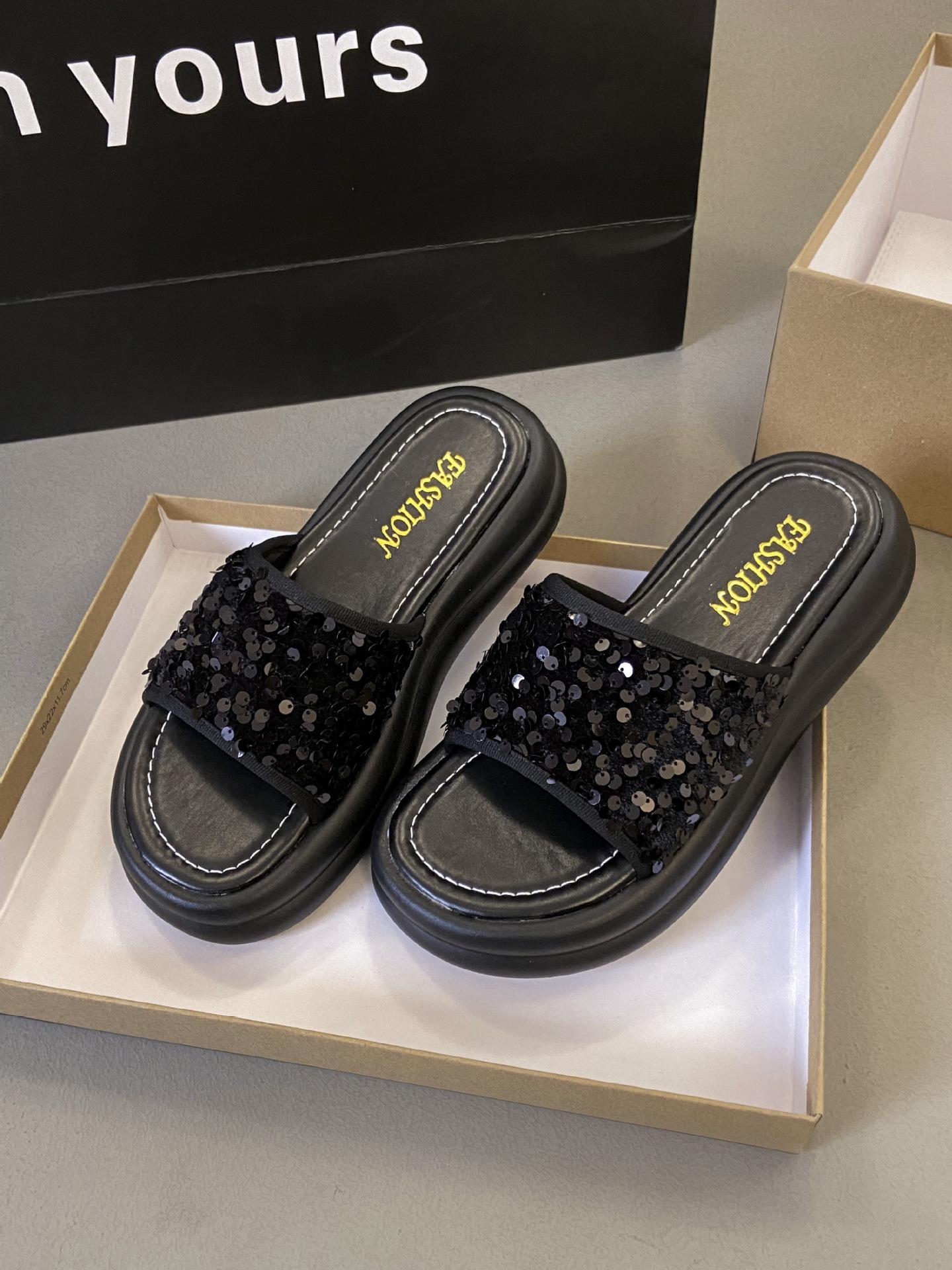 Thick-bottomed cool slippers women s 2025 spring and summer new outer wear summer fashion sequins women s casual beach sandals 35 чёрный
Thick-bottomed cool slippers women s 2025 spring and summer new outer wear summer fashion sequins women s casual beach sandals 35 чёрный