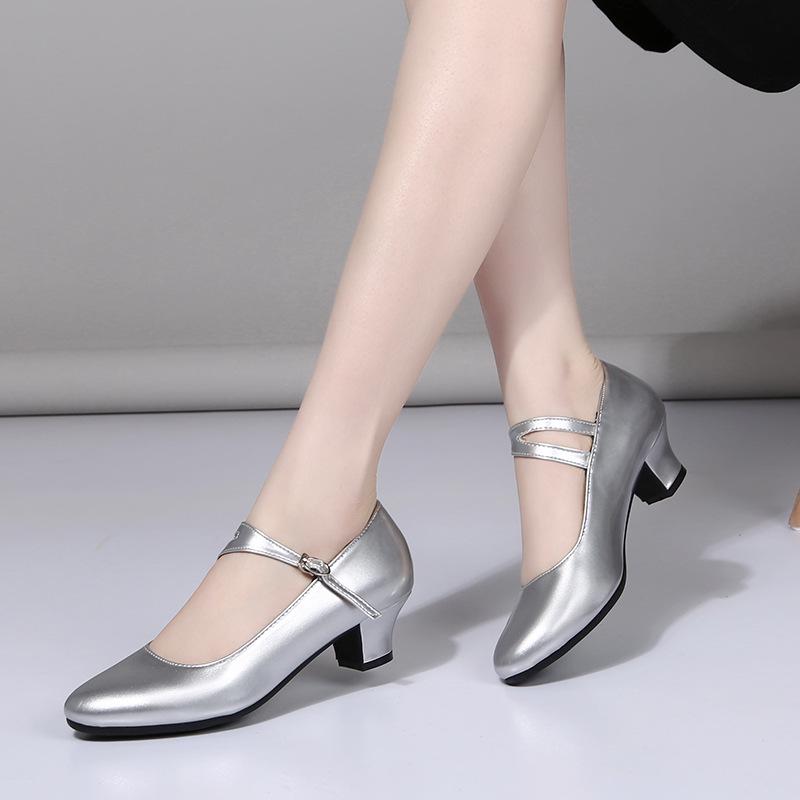 Women s Silver Mid-Heel Dance Shoes - Breathable, Soft Bottom, Suitable for All Seasons Size 41 срібний
Women s Silver Mid-Heel Dance Shoes - Breathable, Soft Bottom, Suitable for All Seasons Size 41 срібний